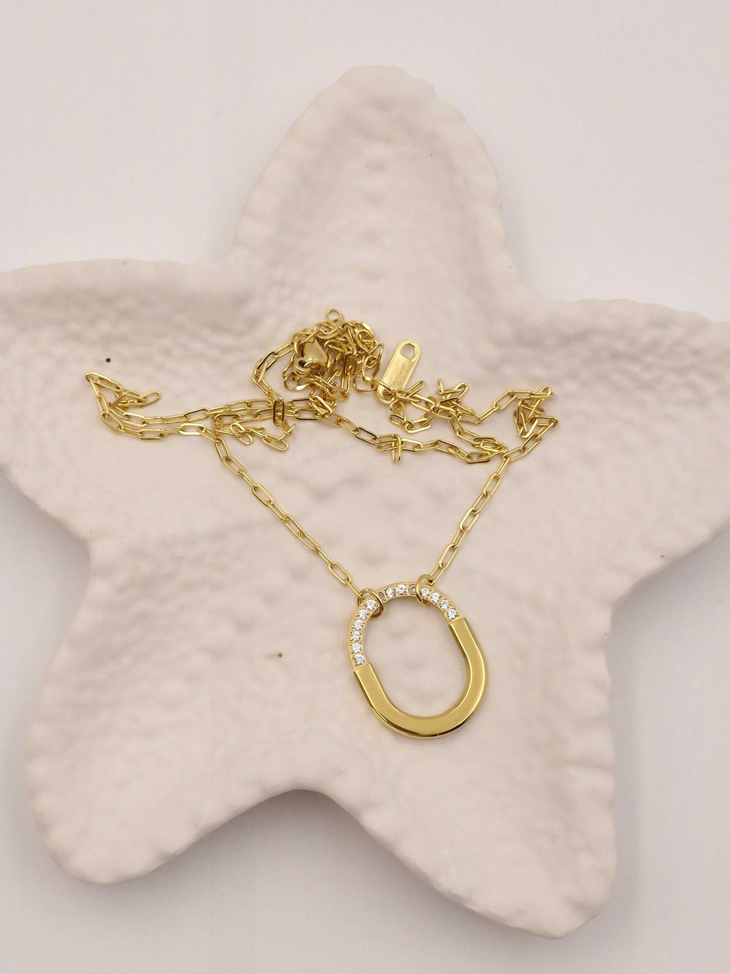 Grace Oval Pendant Necklace | Anti-Tarnish Stainless Steel 18K Gold Plated Chain