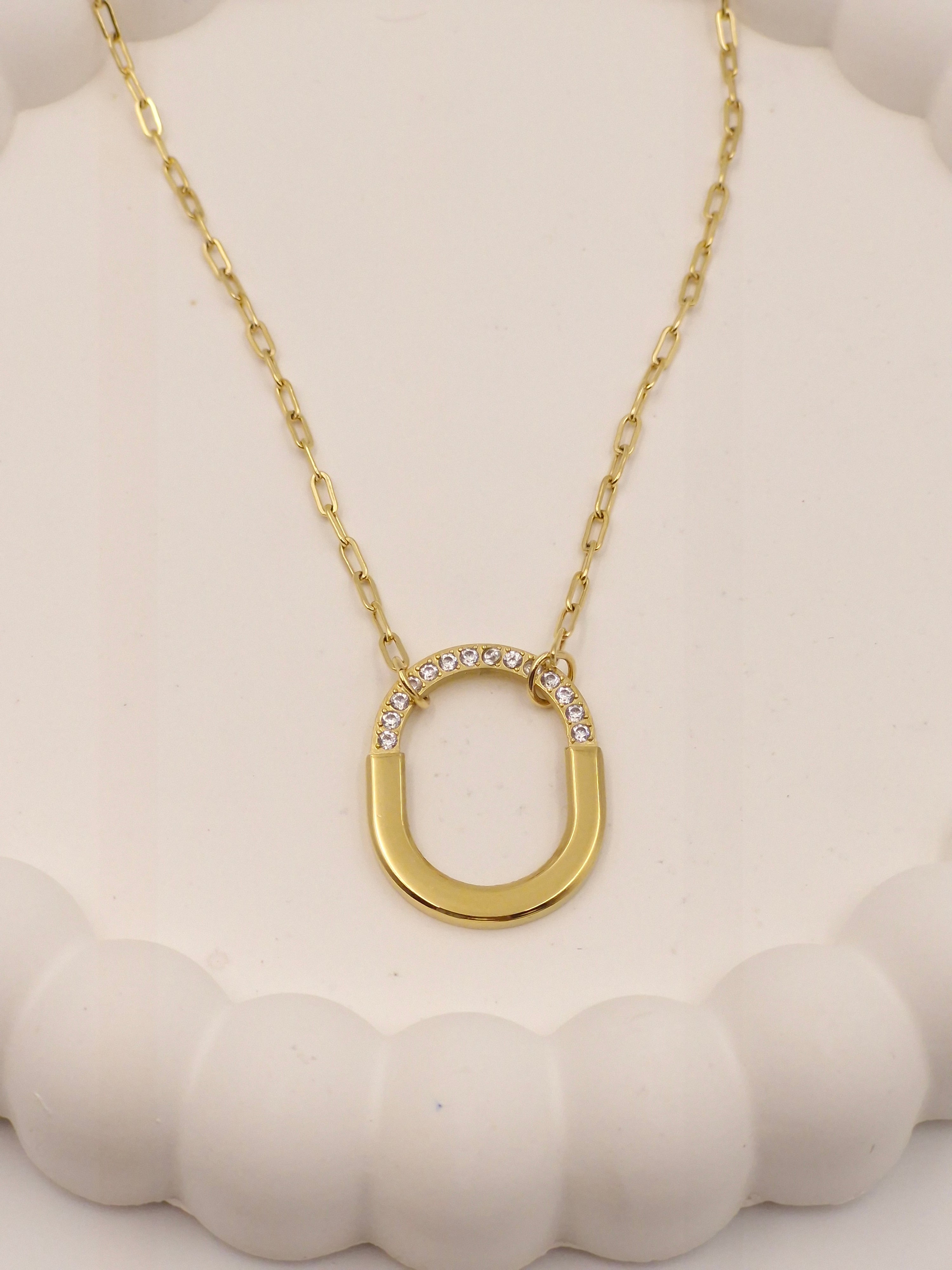 Grace Oval Pendant Necklace | Anti-Tarnish Stainless Steel 18K Gold Plated Chain