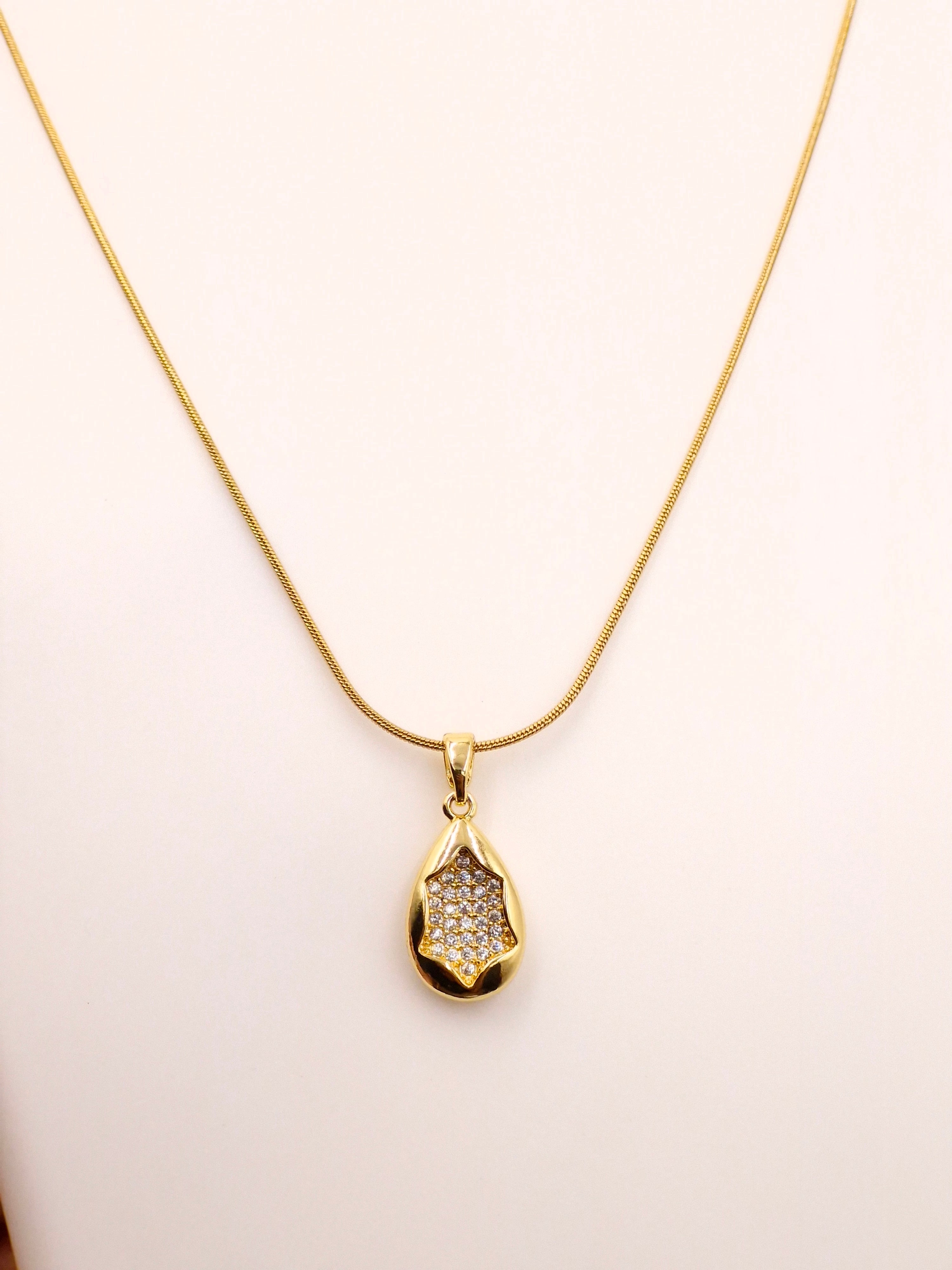 Sparkling Pave Teardrop Necklace | Anti-Tarnish Snake Chain