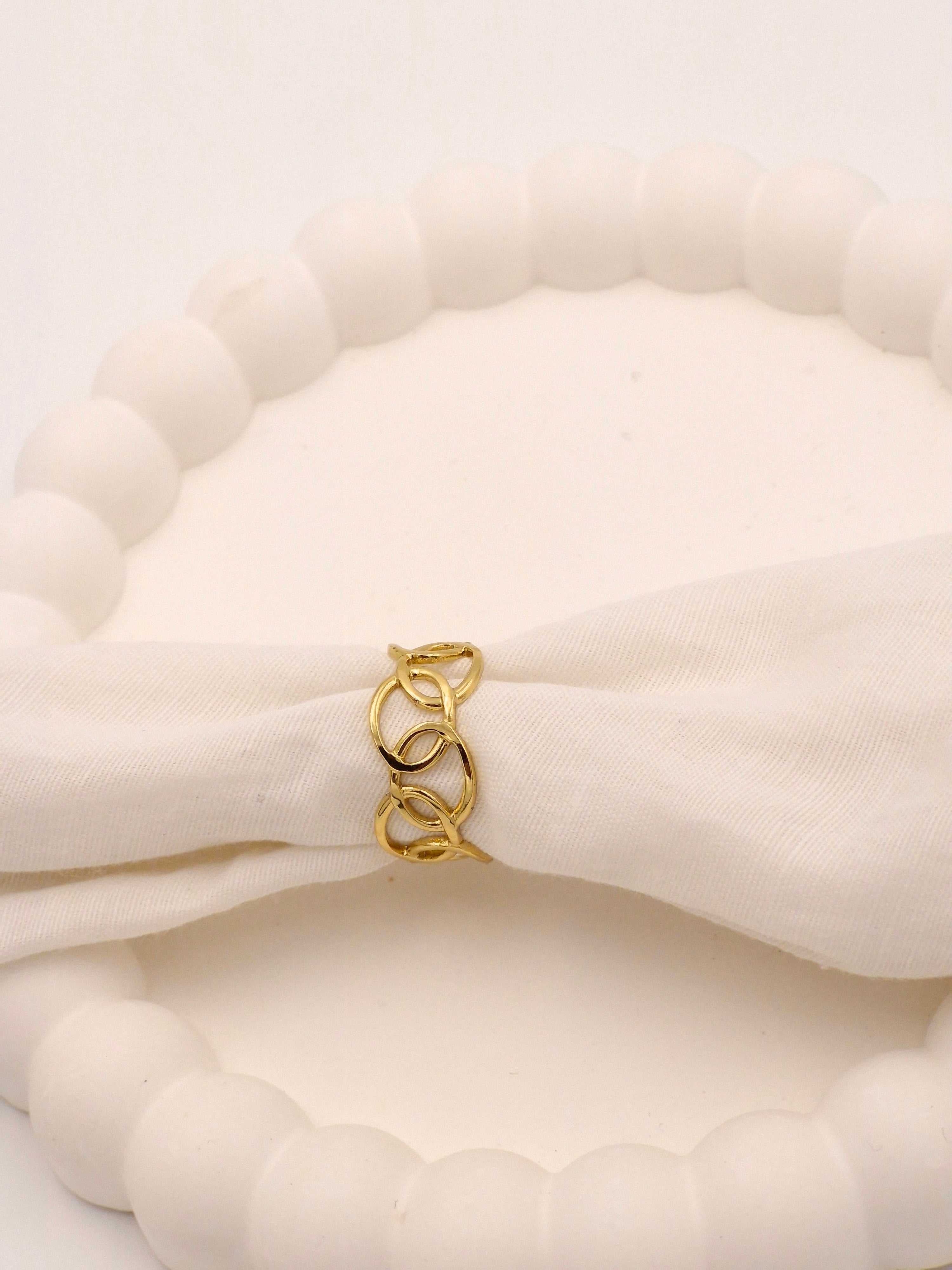 Modern Interlocking Circles Ring | Anti-Tarnish Golden Wear
