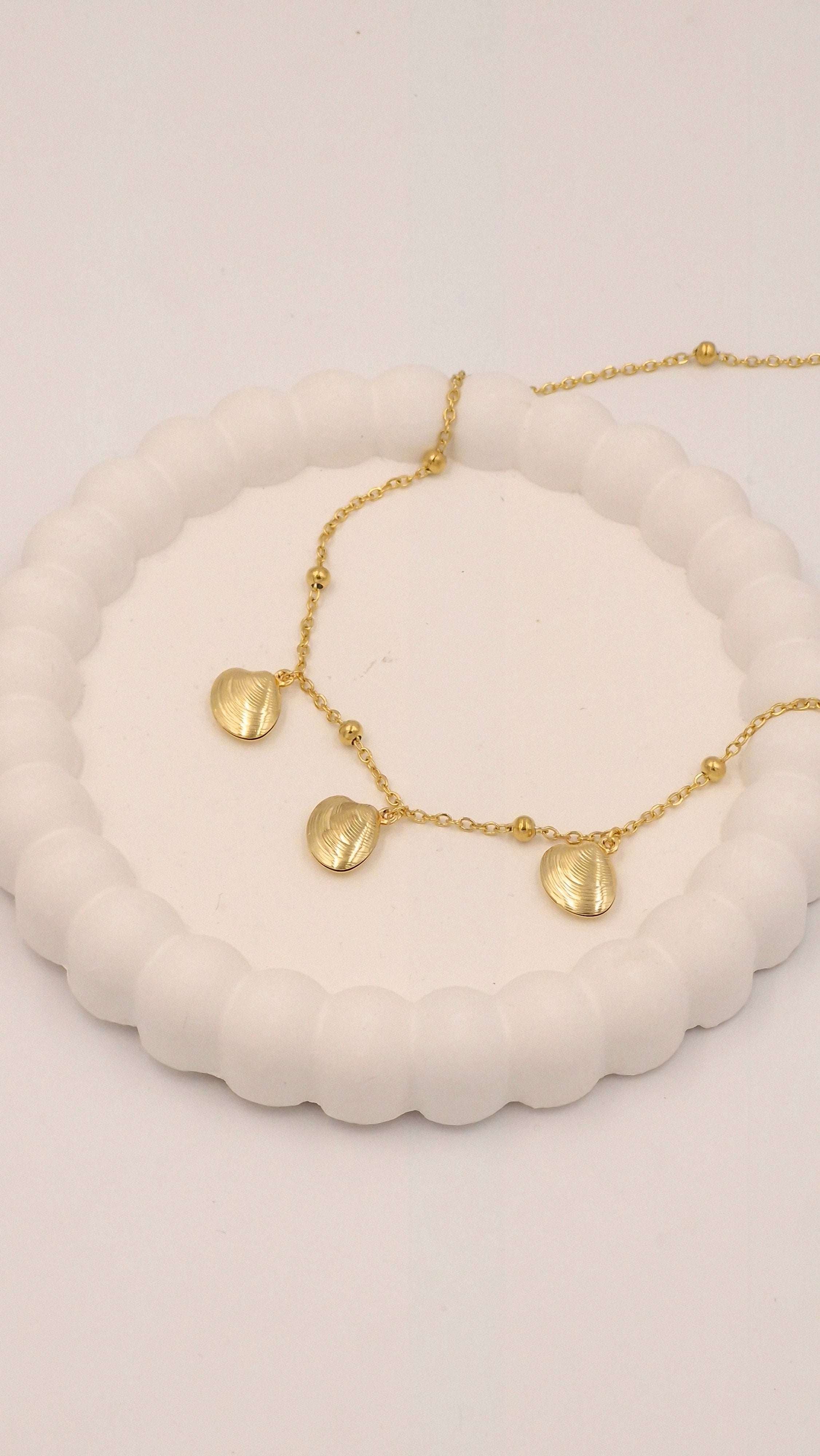 Gold Seashell Charm Station Necklace | Dainty Multi-Shell Choker with Anti-Tarnish Finish