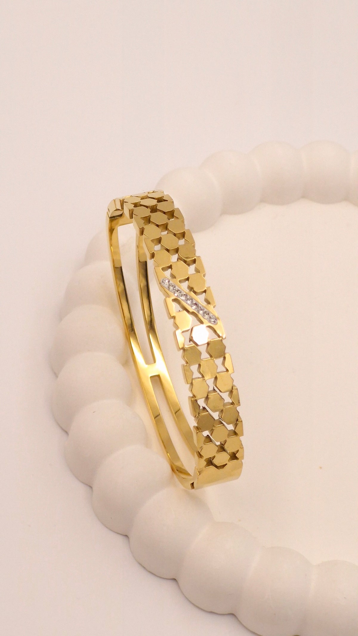 18K Gold Plated Anti-Tarnish Clover Link Bracelet for Women | Waterproof Jewellery