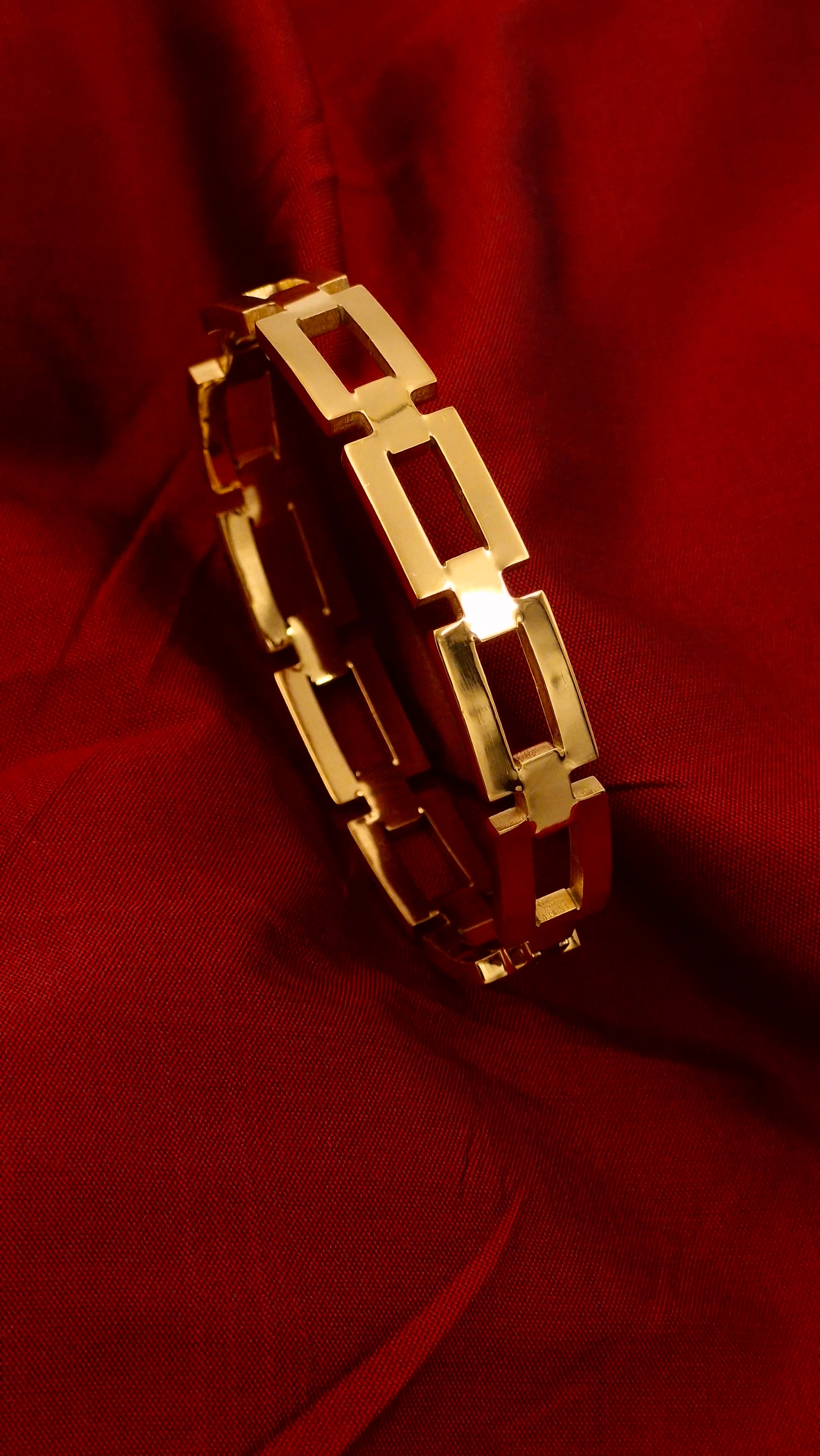 18K Gold Plated Geometric Link Anti-Tarnish Bracelet for Women | Waterproof Hypoallergenic Minimal Jewellery