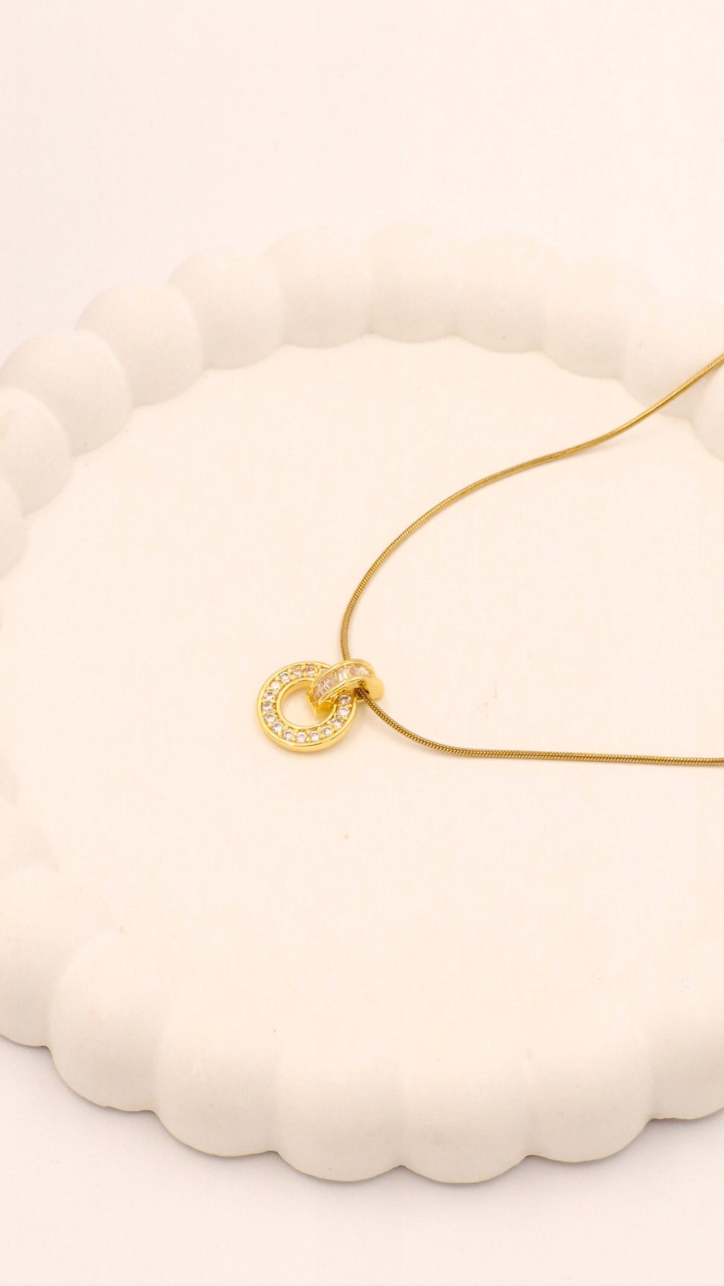 18K Gold Plated Circle pendant Necklace for Women | Anti-Tarnish Waterproof Hypoallergenic Jewellery