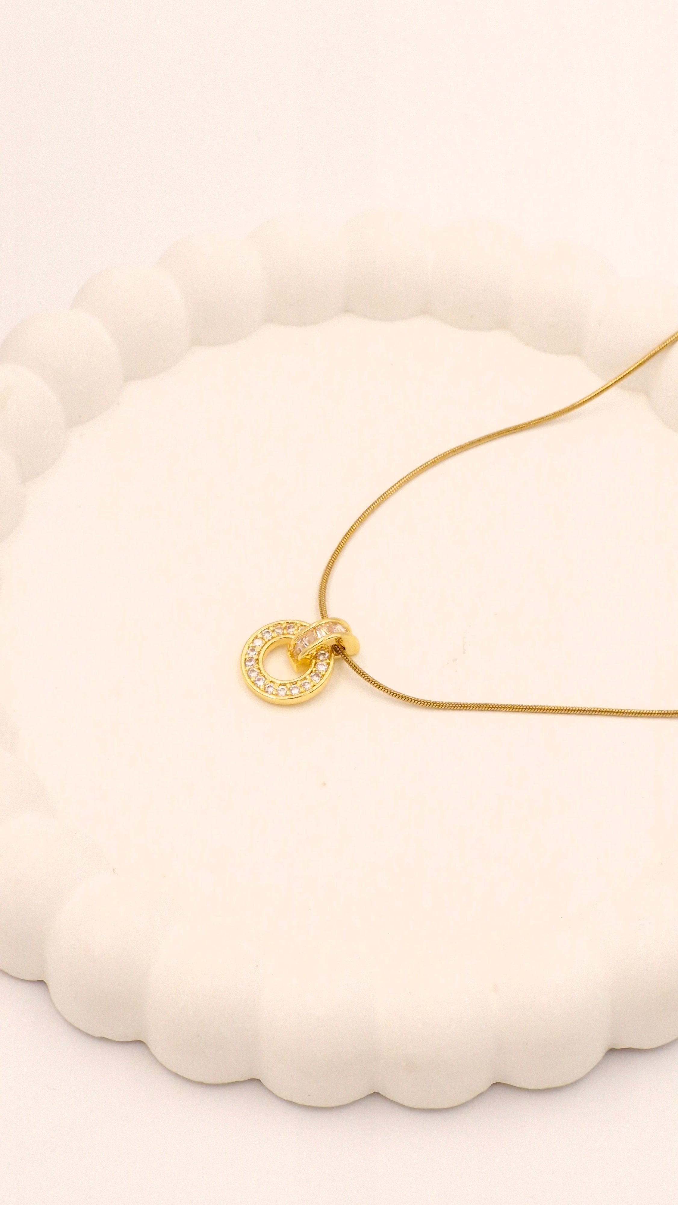 18K Gold Plated Circle pendant Necklace for Women | Anti-Tarnish Waterproof Hypoallergenic Jewellery