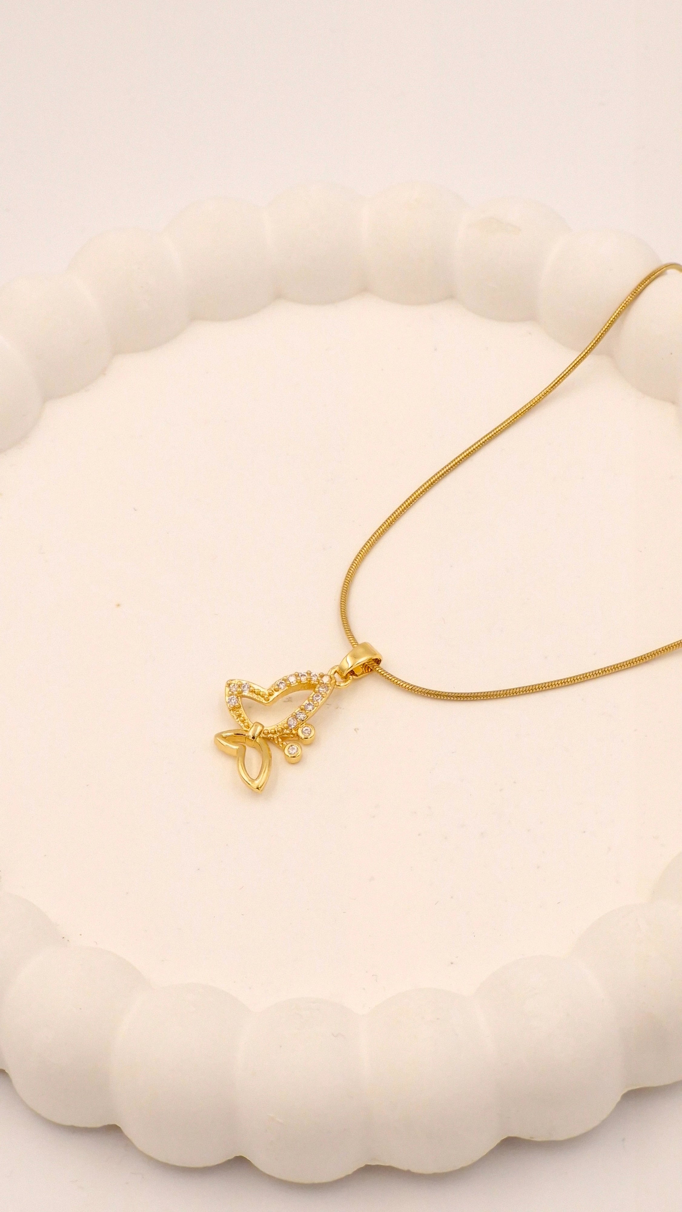 Beautiful butterfly pendant necklace jewellery gift for girlfriend, wife, sister for birthday anniversary Valentine and Diwali