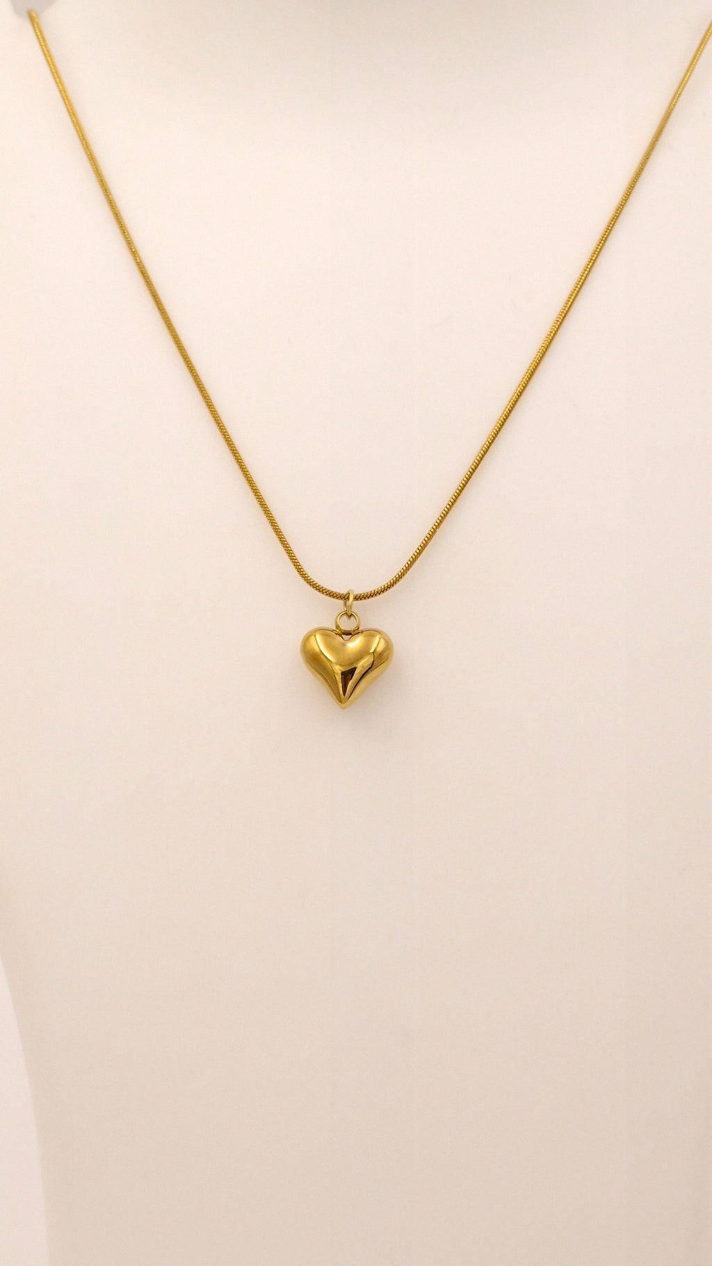 gold heart pendant necklace anti tarnish waterproof hypoallergenic jewellery for women india gift necklace