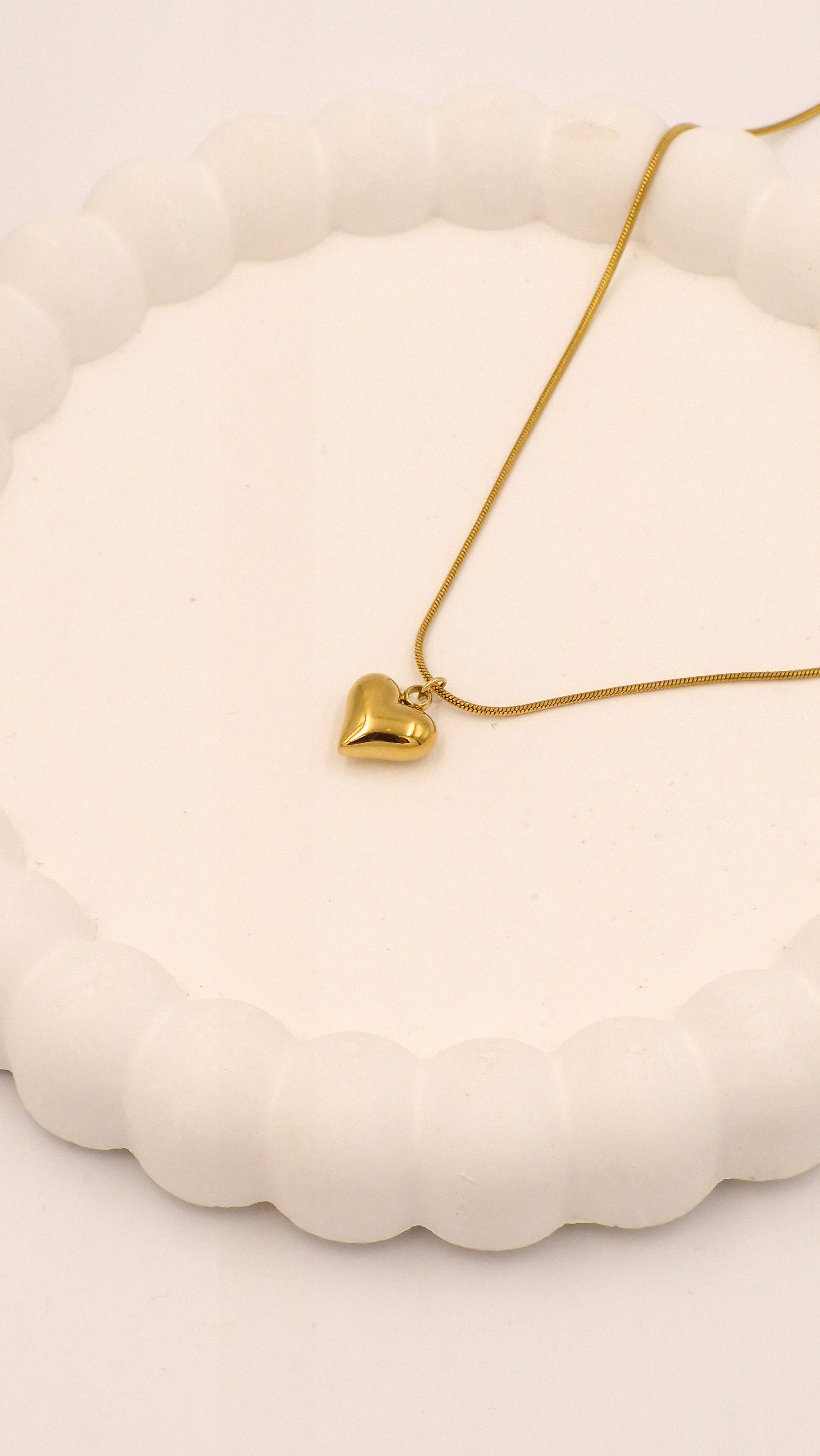 gold heart pendant necklace anti tarnish waterproof hypoallergenic jewellery for women india gift necklace