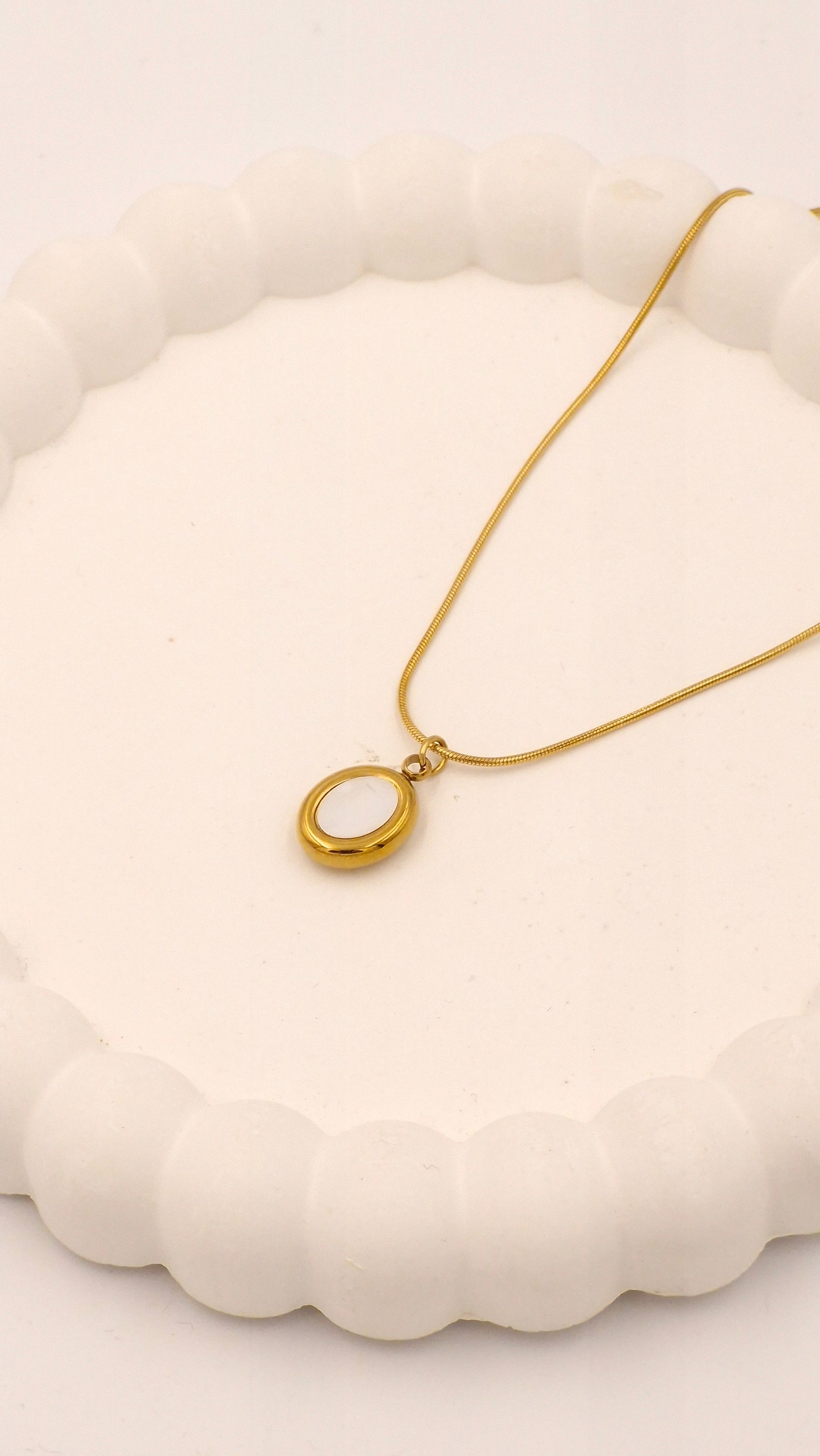 solitaire pendant necklace anti tarnish waterproof gold necklace for women india